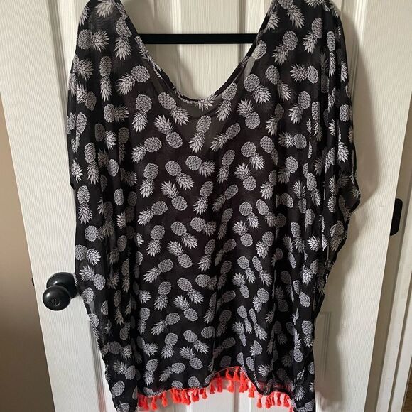 Women’s No Boundaries Black Coverup W/white Pineapples One size Fits Most - Picture 1 of 7